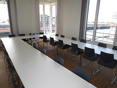 Konferenzräume mit Loungebereich und Hafenblick